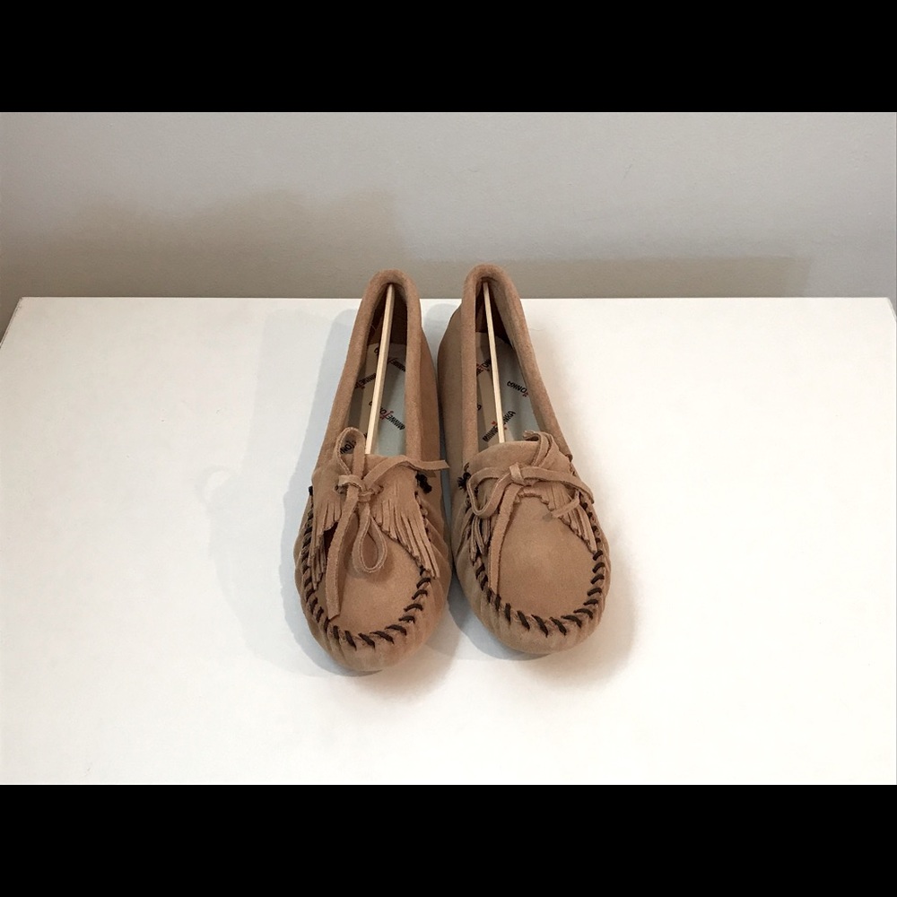Minnetonka Kitty Softsole Leather Moccasin Slippers